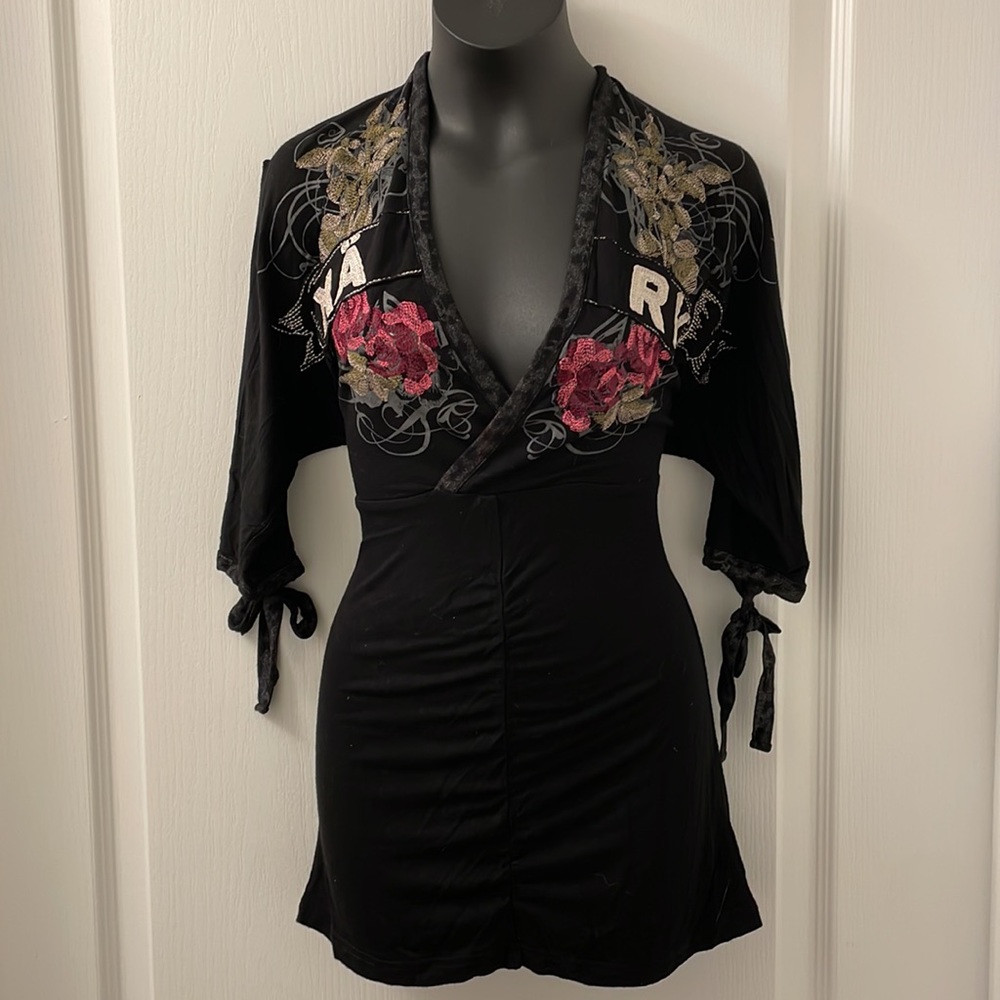 Karv black tee ties in back embroidered top ties on arms Sz L